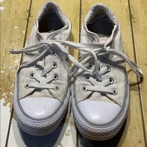 Women’s Converse lo-top classic shoes!  Size 6!
